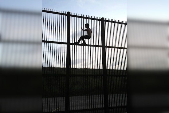 Texas House Passes Controversial Bill Allowing Police to Arrest Illegal Border Crossers