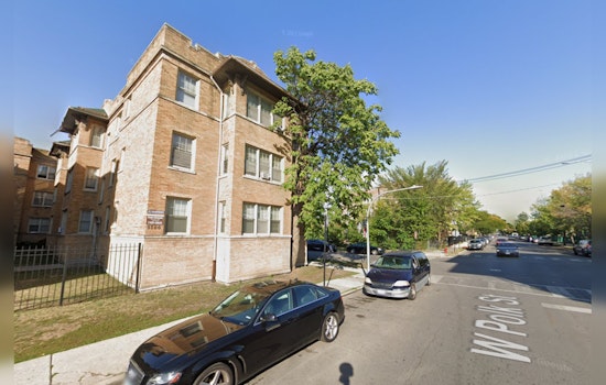 Thieves Shoot Two in Separate West Side Robberies in Chicago