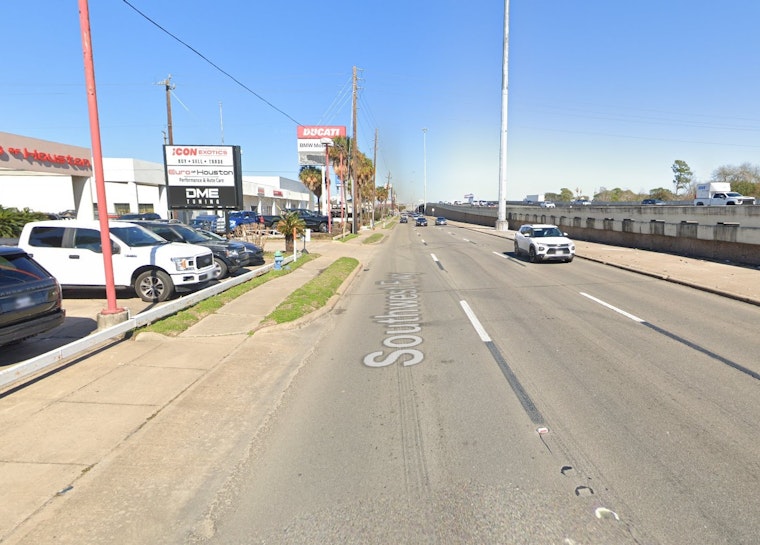 Tragic Freeway Dance of Death Claims Young Life on Houston's Tarmac