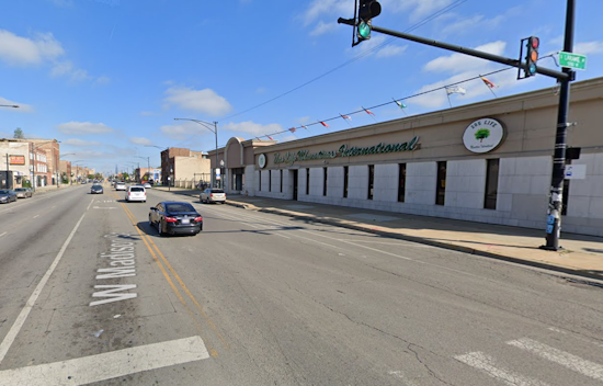 19-Year-Old Fatally Shot Inside Vehicle on Chicago's West Side, Suspect at Large