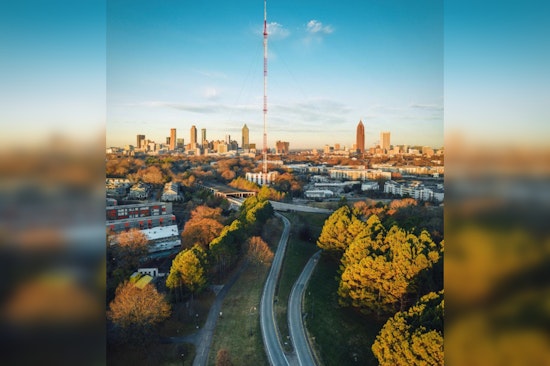 Atlanta Welcomes Clear Skies with Chilly Gusts Ahead of Weekend Showers