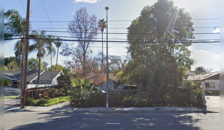 Blaze Busters: LA Fire Squad Douses Woodland Hills Inferno in 21 Minutes, 1 Injured in Fiery Fray