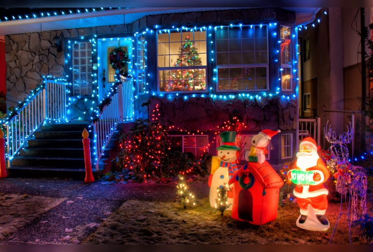Blazing with Spirit! Windcrest, Texas Shines as Yelp's Top Spot for Christmas Lights