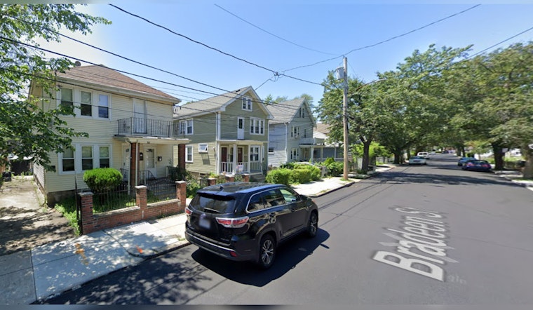 Boston Police Investigate Fatal Stabbing of 18-Year-Old in Roslindale, Public Urged to Provide Tips