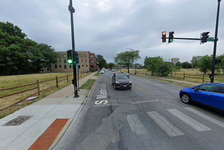 Chicago Hit by Daylight Robbery Spree as Cops Seek Masked Bandits
