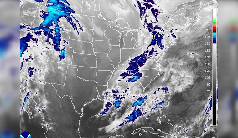 Chicago Prepares for Weather Shifts with Weekend Rain and Monday Winds, Mild Snow Risk Near Porter