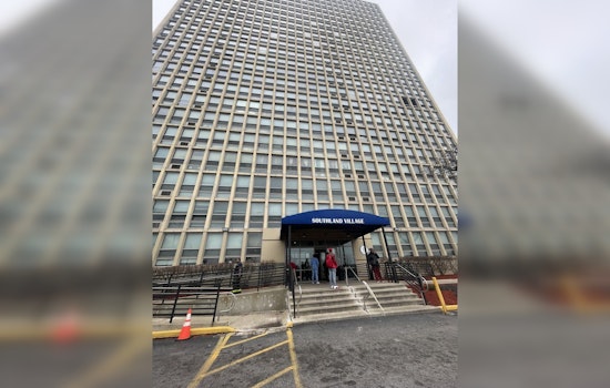 Chicago's Swift Firefighting Response Quells Two Fires, Ensuring Resident Safety on South Side