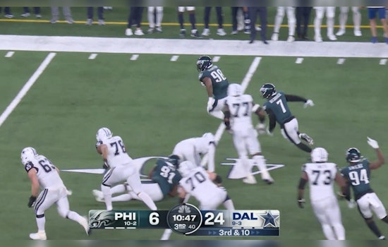 Cowboys Clinch 15th Straight Home Win, Tying Eagles for NFC East Lead in Resounding 33-13 Triumph