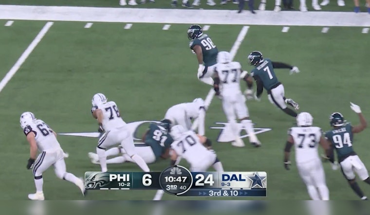 Cowboys Clinch 15th Straight Home Win, Tying Eagles for NFC East Lead in Resounding 33-13 Triumph