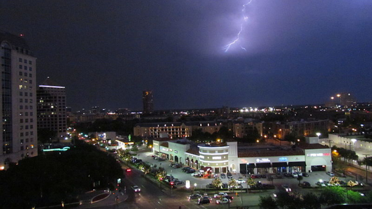 Dallas Braces for Rain Showers and Thunderstorms Ahead of Christmas Holiday