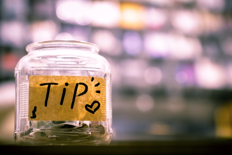 Houston Bartenders Advocate for Standard 20% Tips as Holiday Season Spotlights Service Staff Gratitude