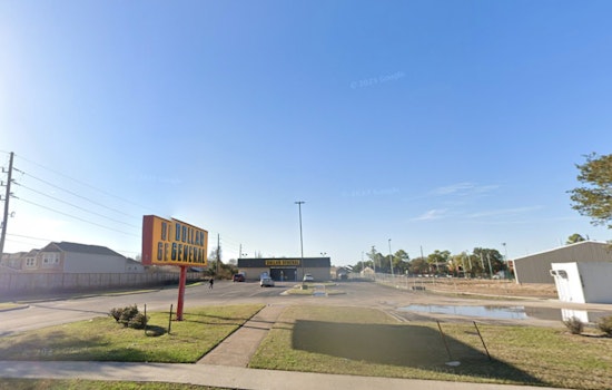 Houston Employee Shoots Alleged Armed Robber Leading to Fatal Crash with City Bus