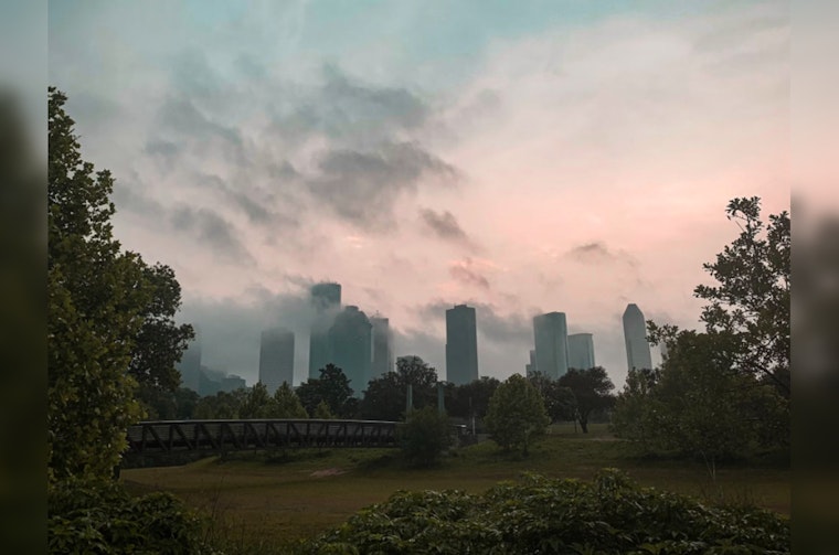 Houston Faces Near Freezing Temperatures as Clear Skies and a Chilly New Year's Eve Forecast Prevail