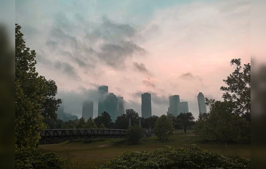 Houston Faces Near Freezing Temperatures as Clear Skies and a Chilly New Year's Eve Forecast Prevail