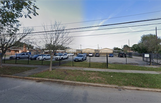 Houston Firefighters Successfully Extinguish Elrod Street Blaze, Preserve $140K in Property as Arson Investigation Commences