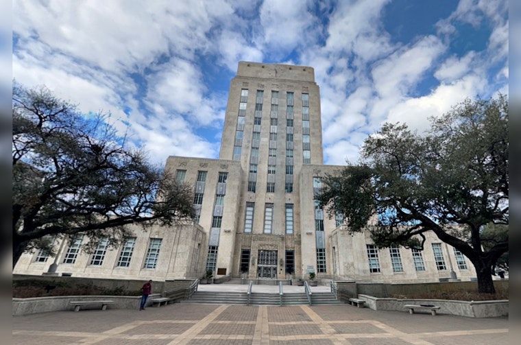 Houston's Outgoing Mayor Accused of Amending Airport Contracts to Curb Successor's Power Amid Legal Battle with Pappas Restaurants