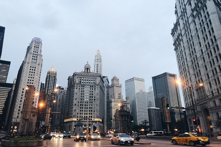 Illinois Earns Mixed Reviews on Traffic Safety, Lauded for Distracted Driving Laws but Criticized for Lax Motorcycle Helmet Regulations