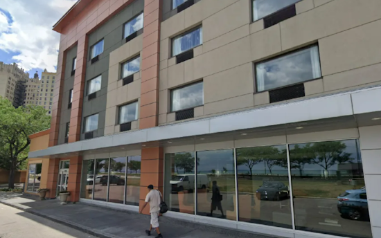 Illinois Provides Temporary Hotel Shelter for Asylum Seekers amid Statewide Humanitarian Efforts