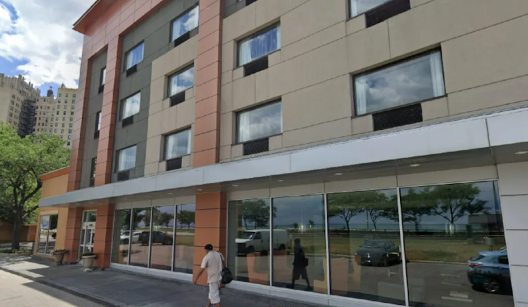 Illinois Provides Temporary Hotel Shelter for Asylum Seekers amid Statewide Humanitarian Efforts