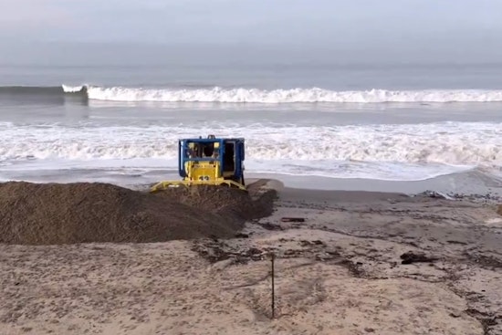 LA County Coastline Hit by High Surf Warning, 15-Foot Waves Pose Deadly Risk as Lifeguards Rush to Avoid Tragedy