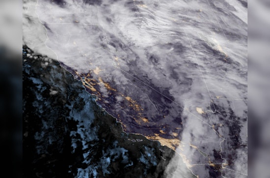 Los Angeles Braces for Showers and Possible Thunderstorms as Wet Weather Persists Through the Week