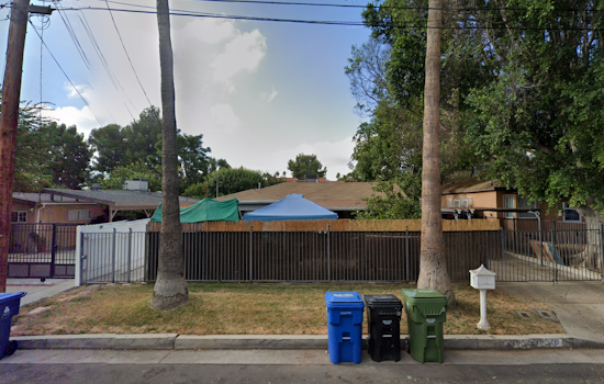 Los Angeles Firefighters Extinguish Reseda Home Blaze in Under 20 Minutes