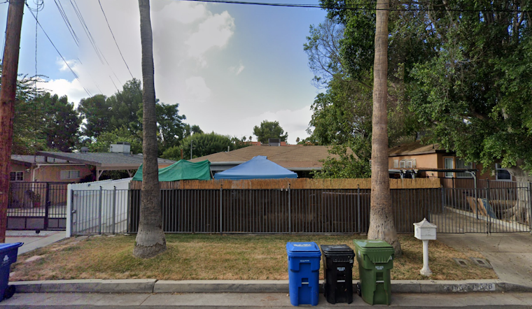 Los Angeles Firefighters Extinguish Reseda Home Blaze in Under 20 Minutes