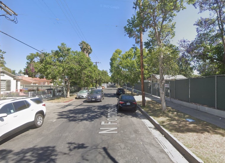 Los Angeles Firefighters Quickly Extinguish Fairfax Home Blaze with No Injuries