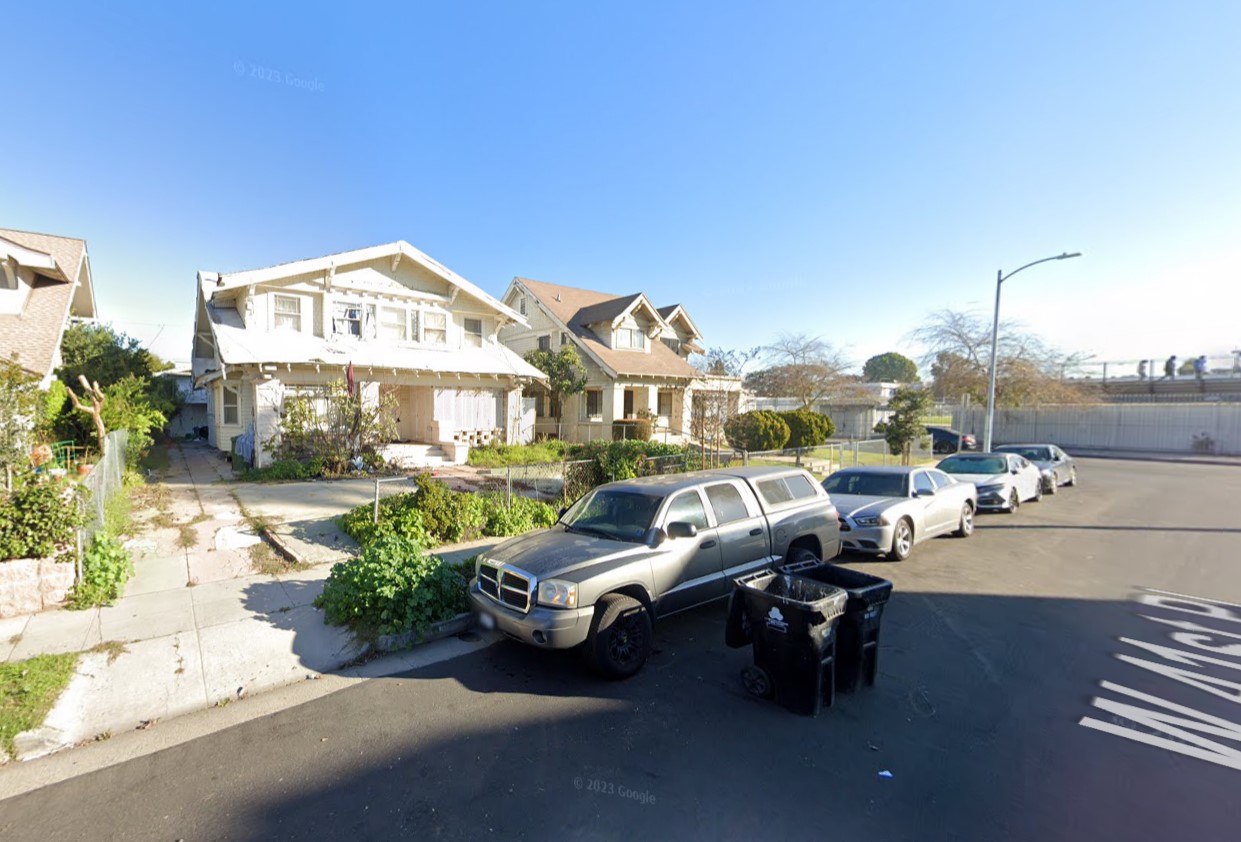 Los Angeles Firefighters Successfully Quell Vermont Square Blaze, No