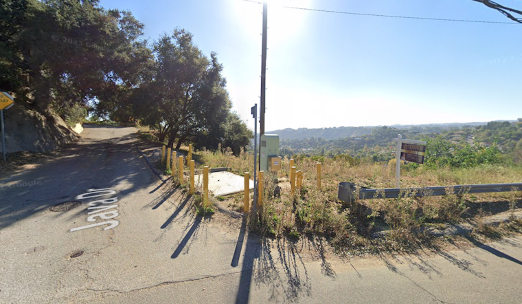 Lucky Turn as Trio Survives Off-Road Plunge in Beverly Crest, LAFD Conducts Cliffside Rescue