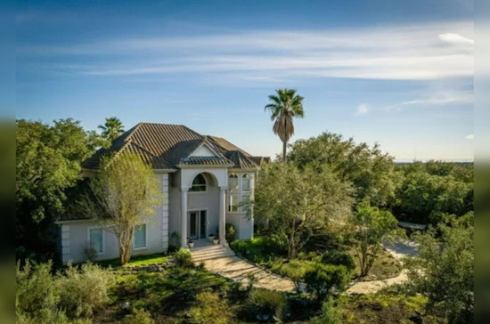 Luxurious $2.2 Million Estate in New Braunfels' Prestigious Riada Subdivision Up for Sale
