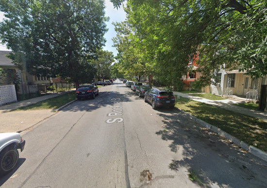 Man Shot During Daylight Robbery Attempt in Chicago's Gage Park, Suspects at Large