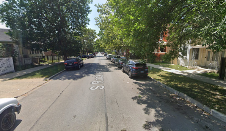 Man Shot During Daylight Robbery Attempt in Chicago's Gage Park, Suspects at Large