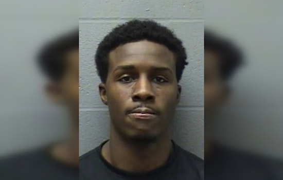 Manhunt in Schaumburg, Illinois for Suspected Attempted Murderer Who Escaped Police Custody