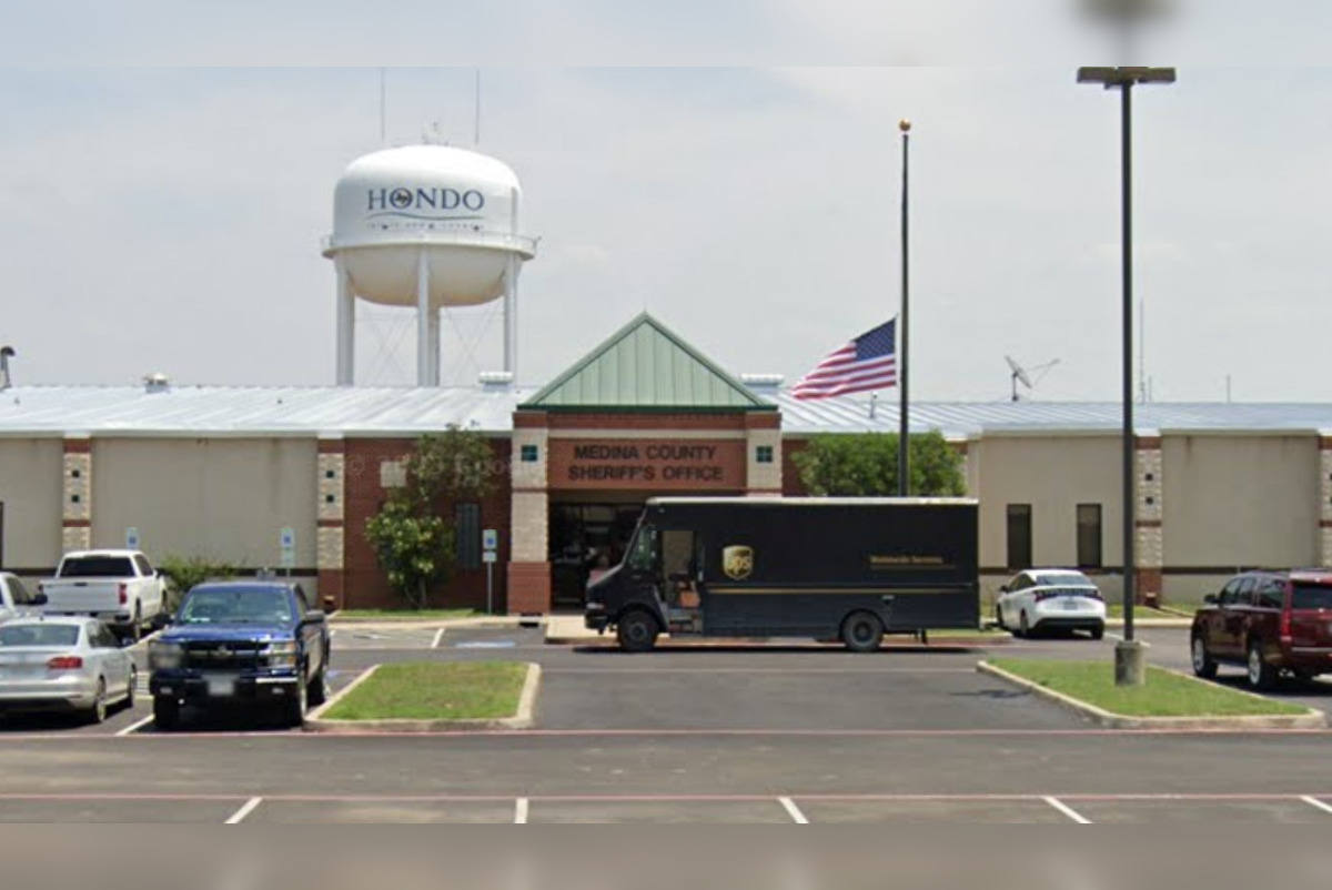 Medina County Law Enforcement Pursues Suspects Accused of Targeting