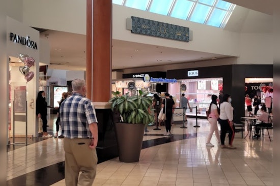 Miami Shoppers Surge, International Mall for Super Saturday Sales
