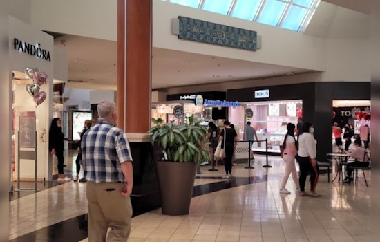 Miami Shoppers Surge, International Mall for Super Saturday Sales
