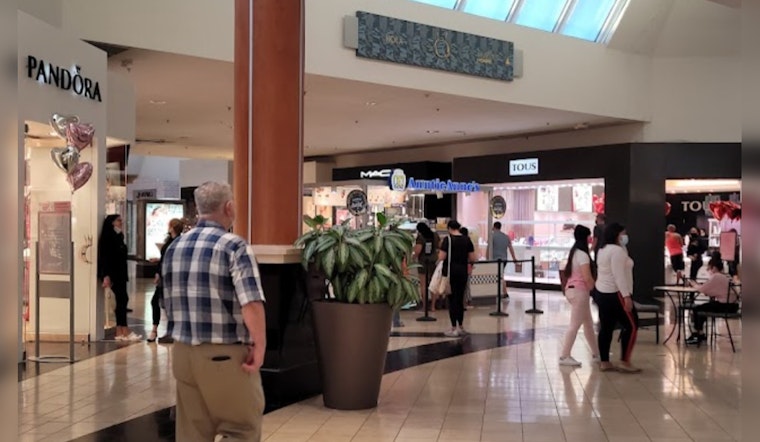 Miami Shoppers Surge, International Mall for Super Saturday Sales