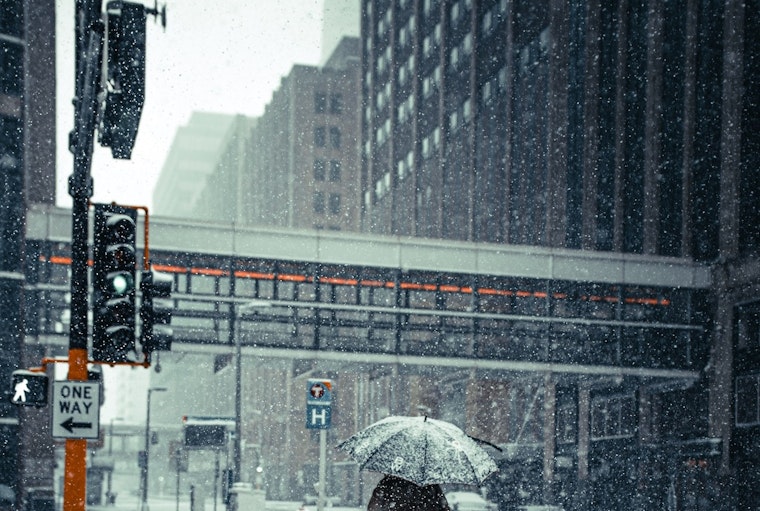 Minneapolis Grapples with Hazardous Fog and Rain, White Christmas May Turn Sludgy