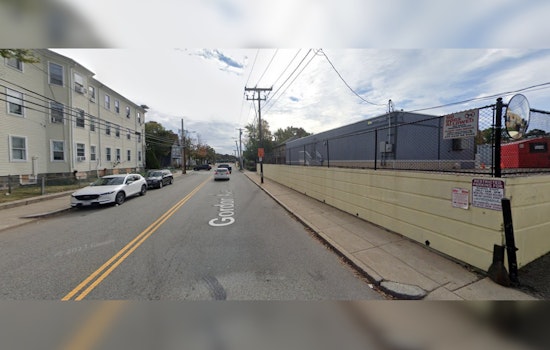 Multiple Vehicles and a Pedestrian Involved in Non-Fatal Hyde Park Neighborhood Crash