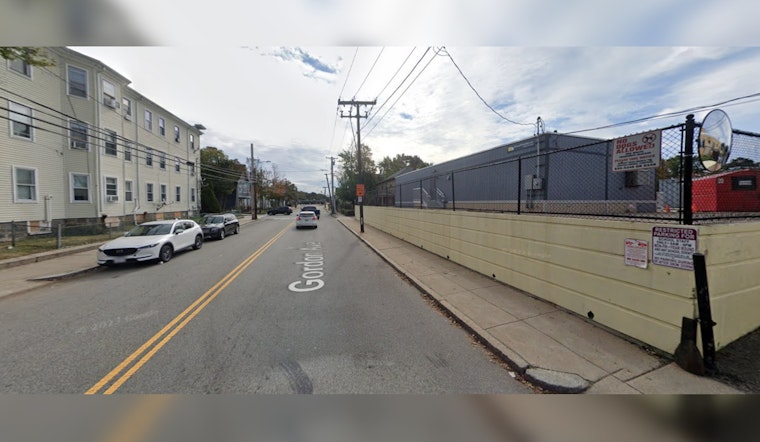 Multiple Vehicles and a Pedestrian Involved in Non-Fatal Hyde Park Neighborhood Crash