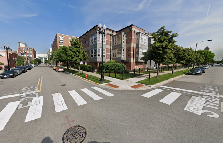 Off-Duty Chicago Cops and City Employee Robbed at Gunpoint in South Loop