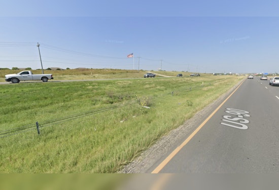 One Dead, Two Injured in Late-Night Rollover Accident on U.S. Highway 90 in Bexar County