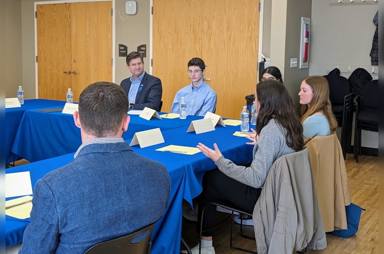 Rep. Schneider Meets Illinois Jewish Students to Discuss Campus Challenges Amid Rising Antisemitism