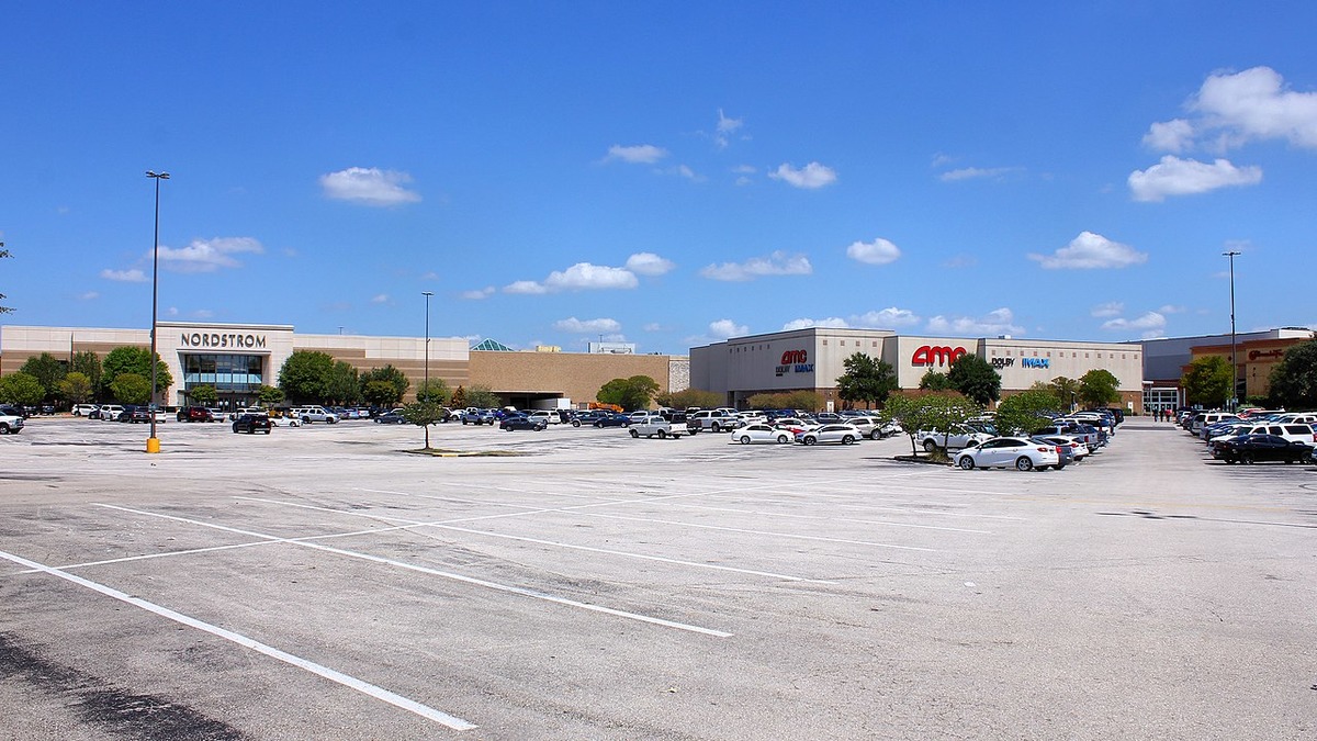 Shopper Wounded in Shooting at Barton Creek Square Mall in Austin,