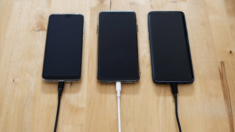 Socket-Puppet Thieves, FBI Warns of 'Juice Jacking' Dangers at Public Charging Stations