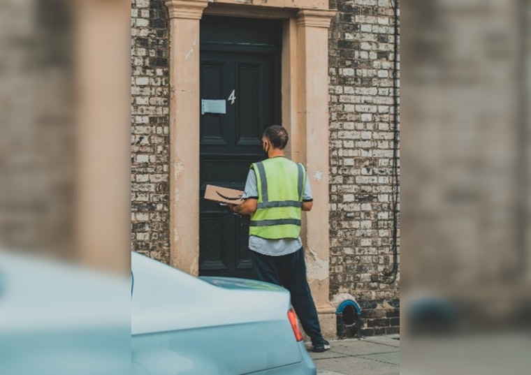 St. Louis Park Residents Alert, Impostors in Amazon Gear Suspected of Swiping Holiday Packages