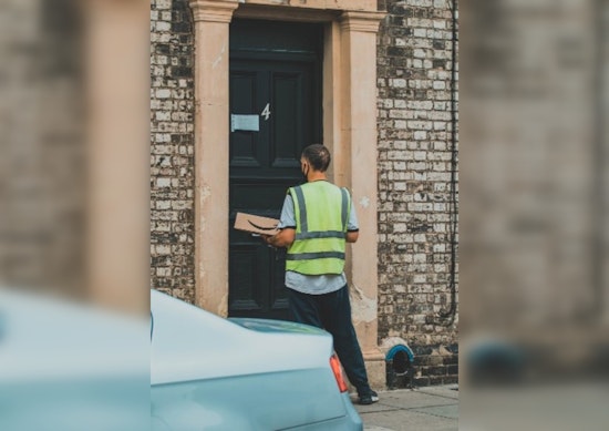 St. Louis Park Residents Alert, Impostors in Amazon Gear Suspected of Swiping Holiday Packages