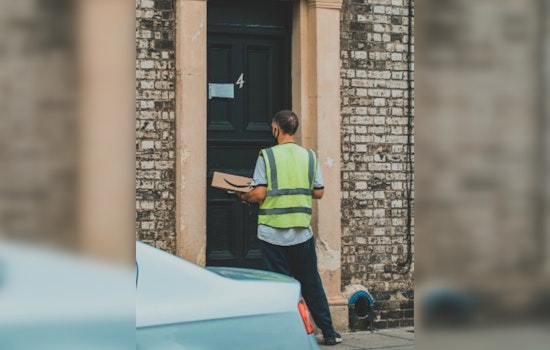 St. Louis Park Residents Alert, Impostors in Amazon Gear Suspected of Swiping Holiday Packages