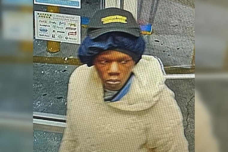 Suspected Crafty Con Artist Masquerades as Waffle House Employee in Georgia Heist
